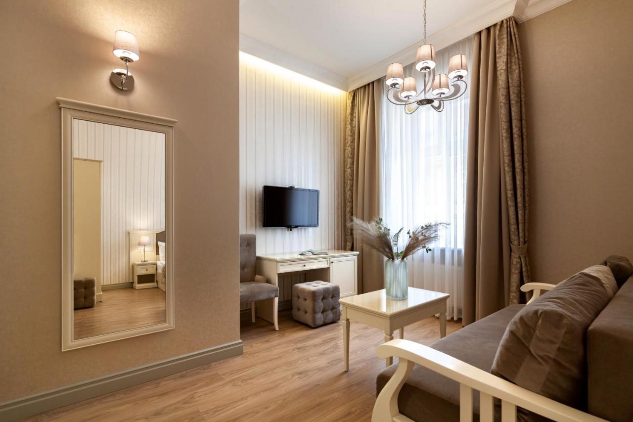 إلفيف Royal Mini-Apart Hotel On Rynok Square المظهر الخارجي الصورة