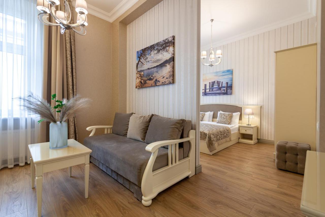 إلفيف Royal Mini-Apart Hotel On Rynok Square المظهر الخارجي الصورة