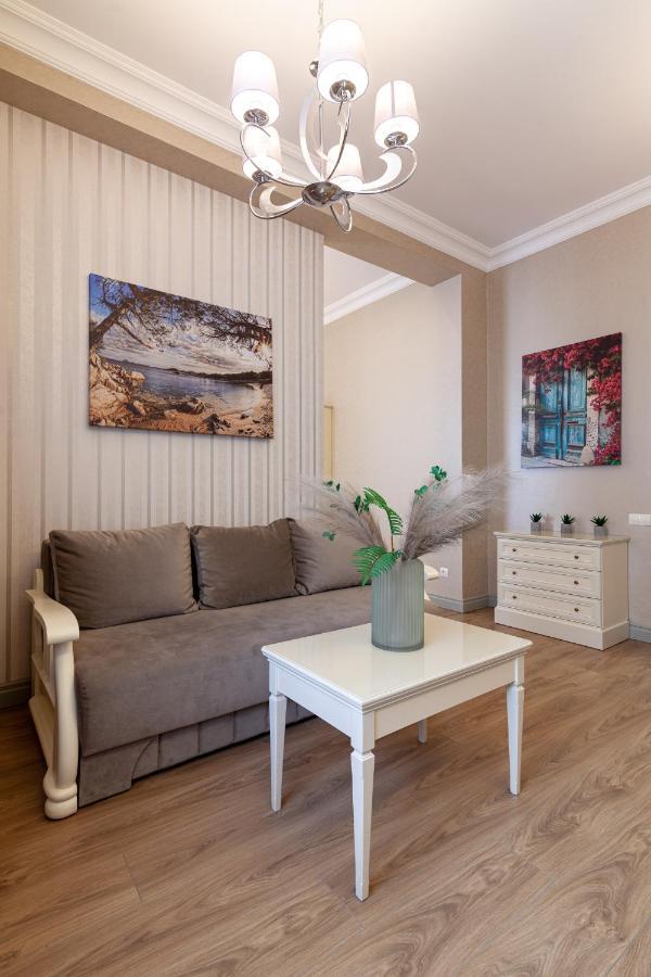 إلفيف Royal Mini-Apart Hotel On Rynok Square المظهر الخارجي الصورة